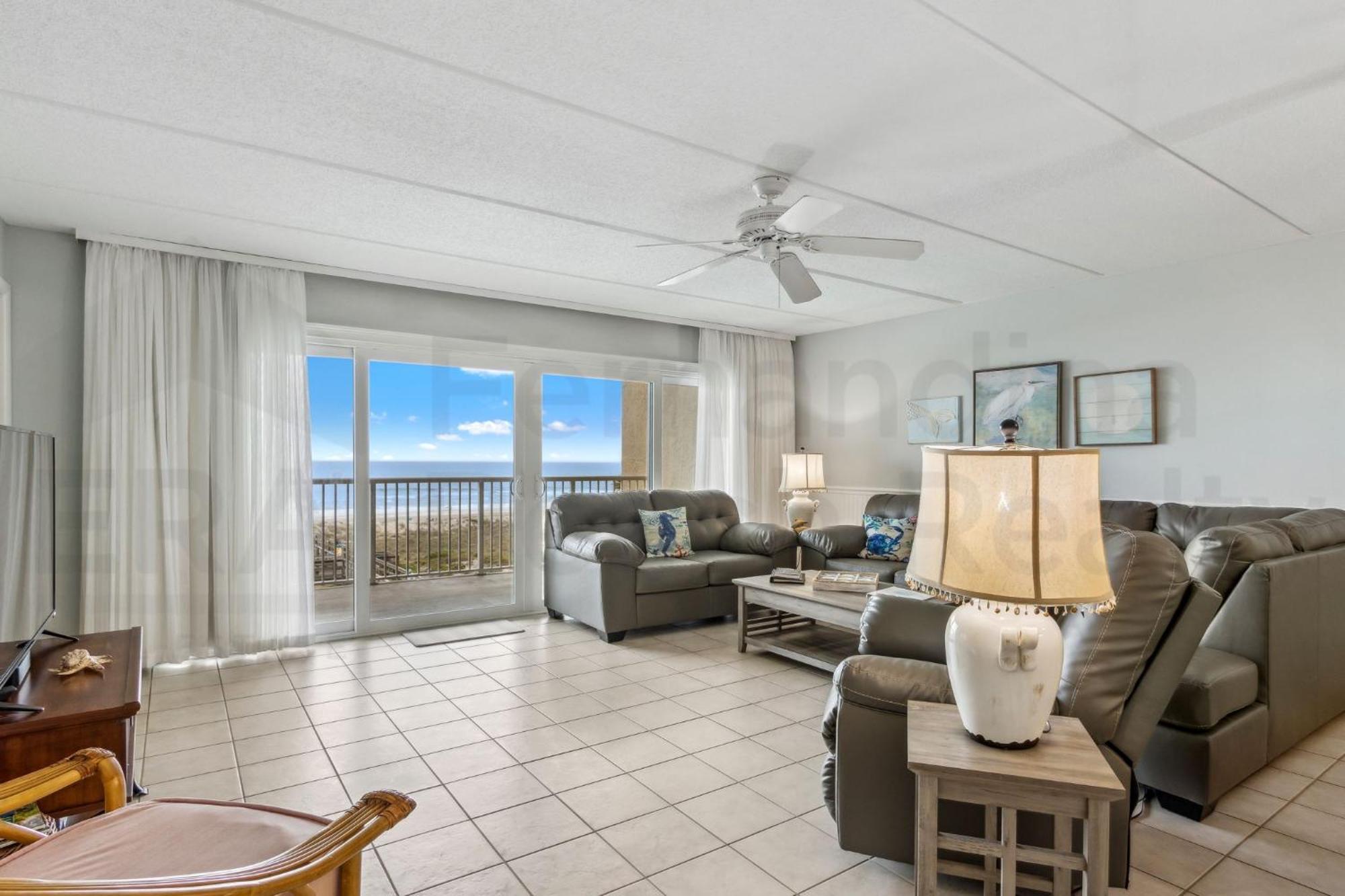 Oceanfront W Balcony Apartment