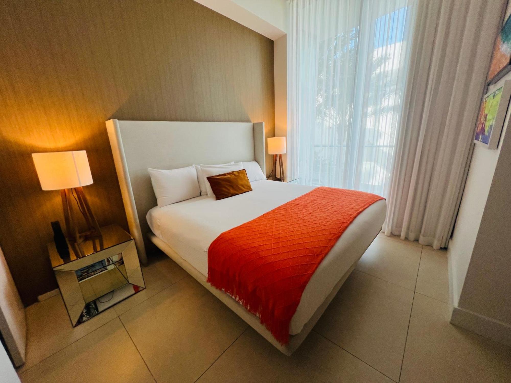 Mvr Beachfront Apartment Hollywood