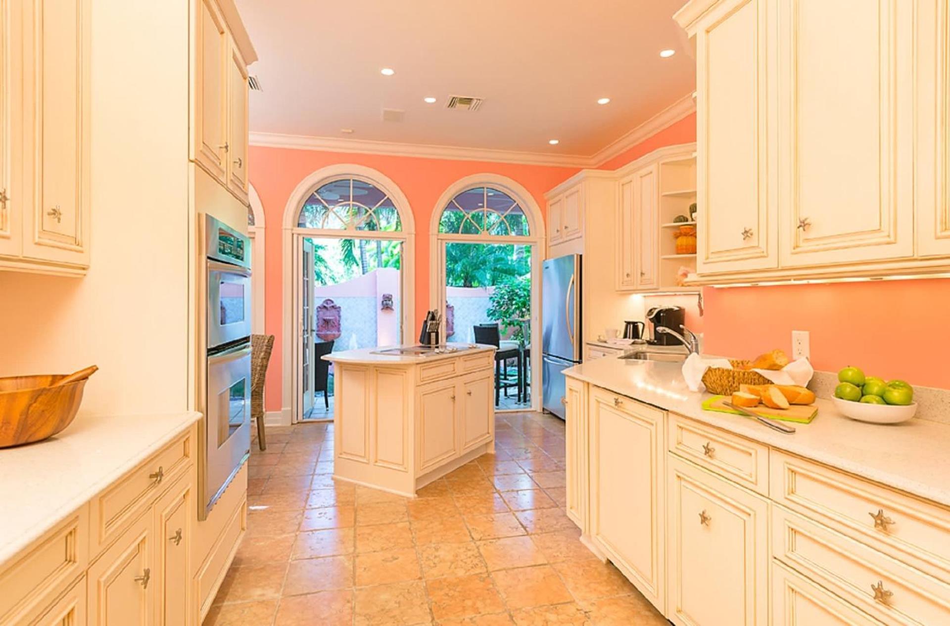 Holiday home Waterfront Pink House With Private Dock & Pool *