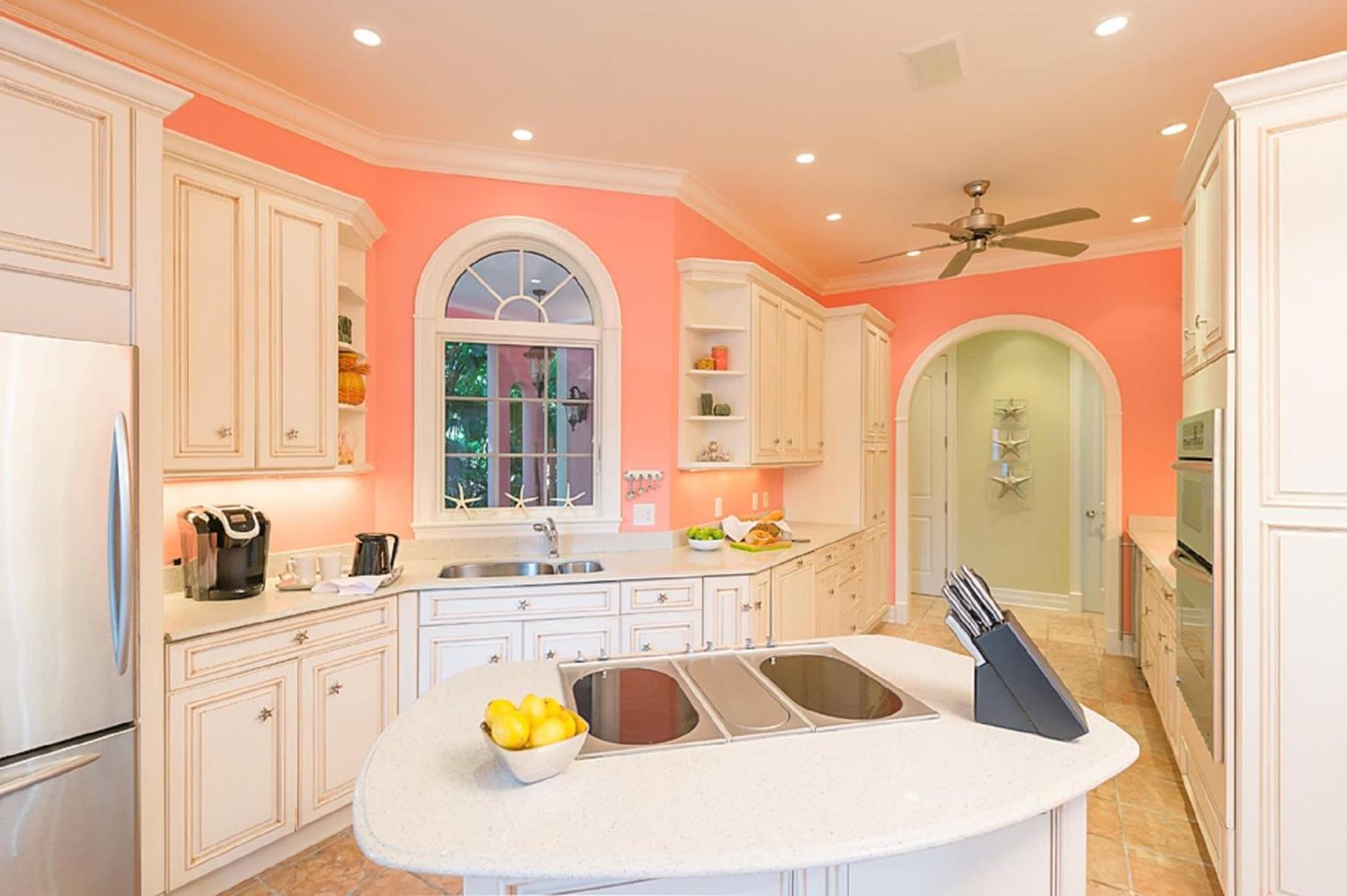 Holiday home Waterfront Pink House With Private Dock & Pool