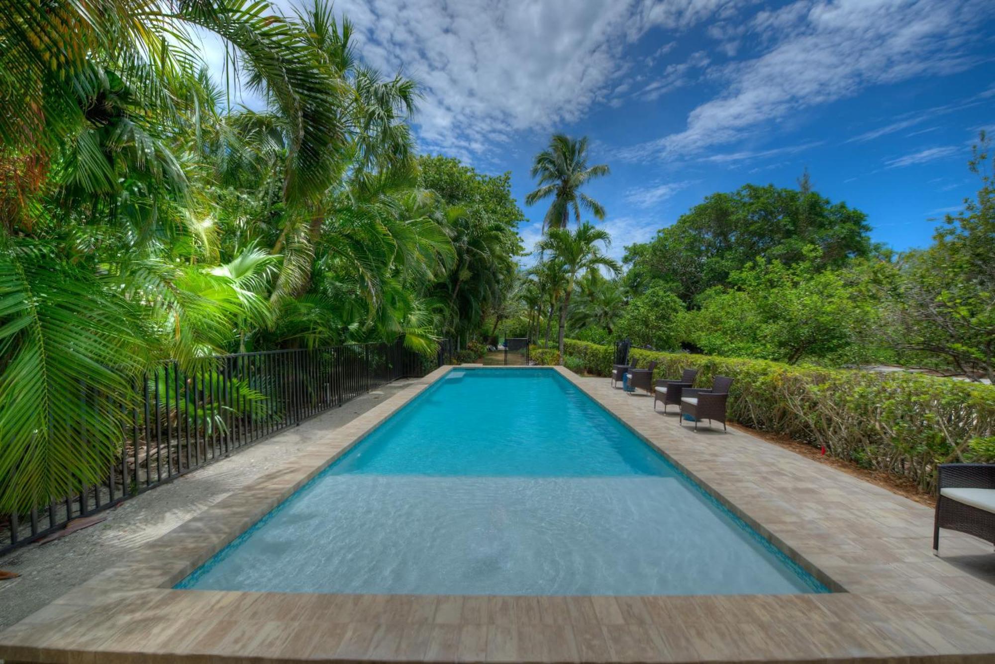 Holiday home Waterfront Pink House With Private Dock & Pool Captiva Island
