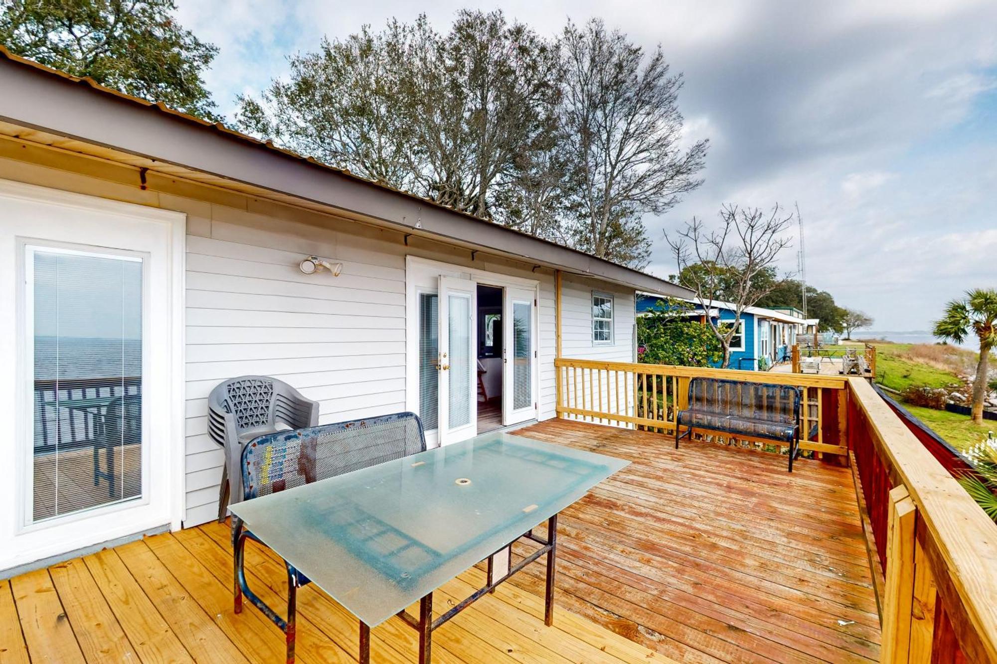 Bayfront Breeze Holiday home *
