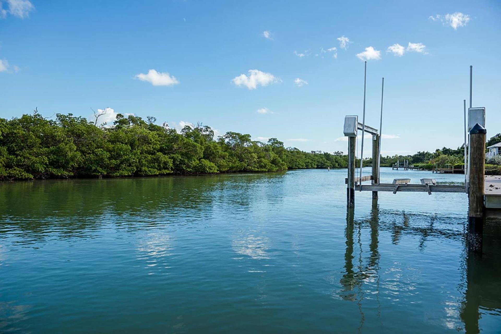 Holiday home Waterfront Pink House With Private Dock & Pool Captiva Island
