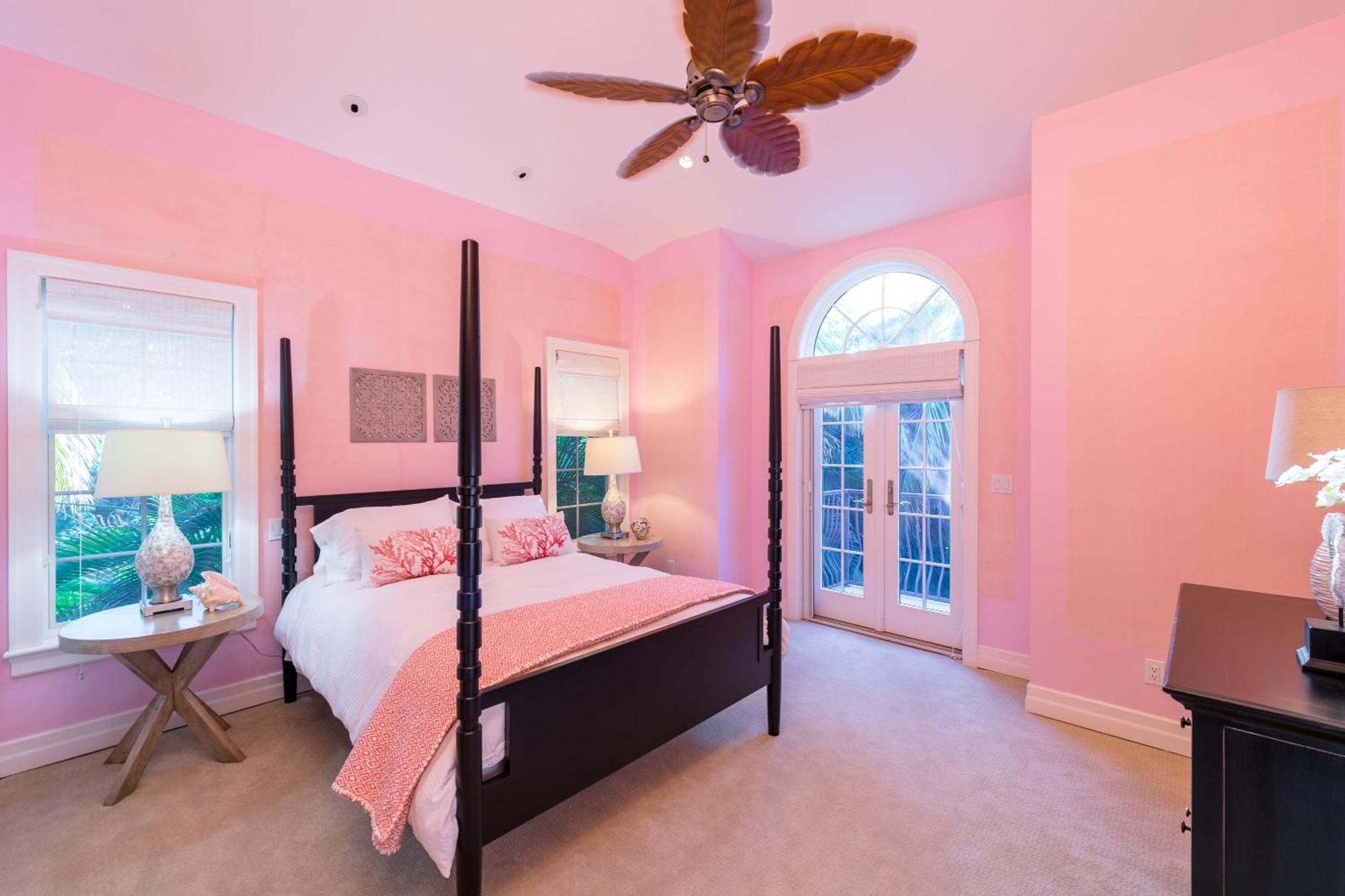 Waterfront Pink House With Private Dock & Pool Captiva Island