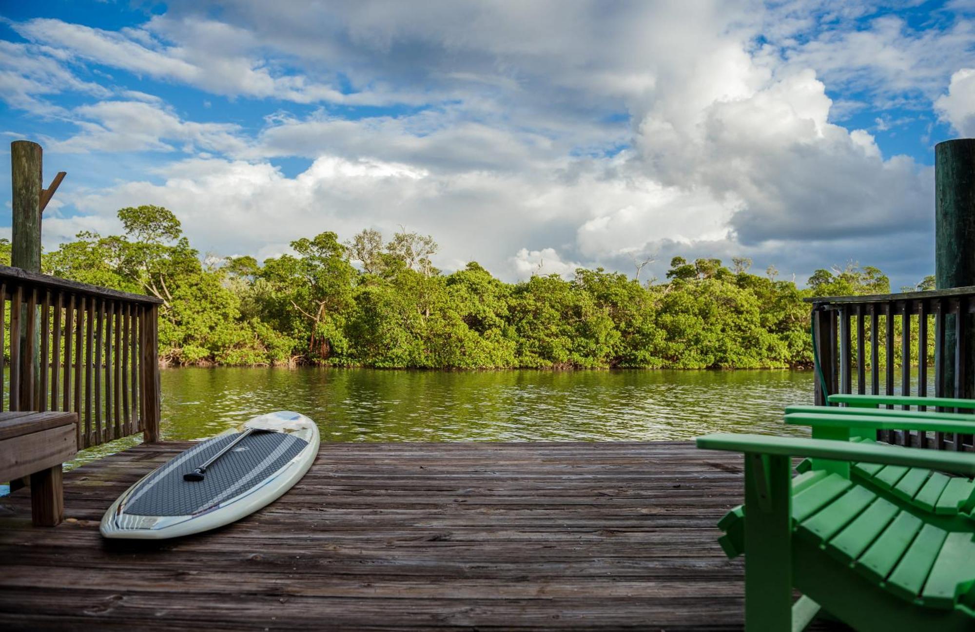 Holiday home Waterfront Pink House With Private Dock & Pool