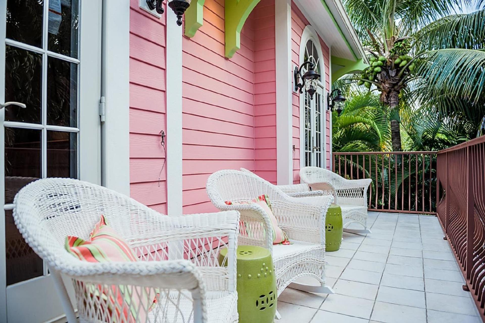 Waterfront Pink House With Private Dock & Pool Holiday home *