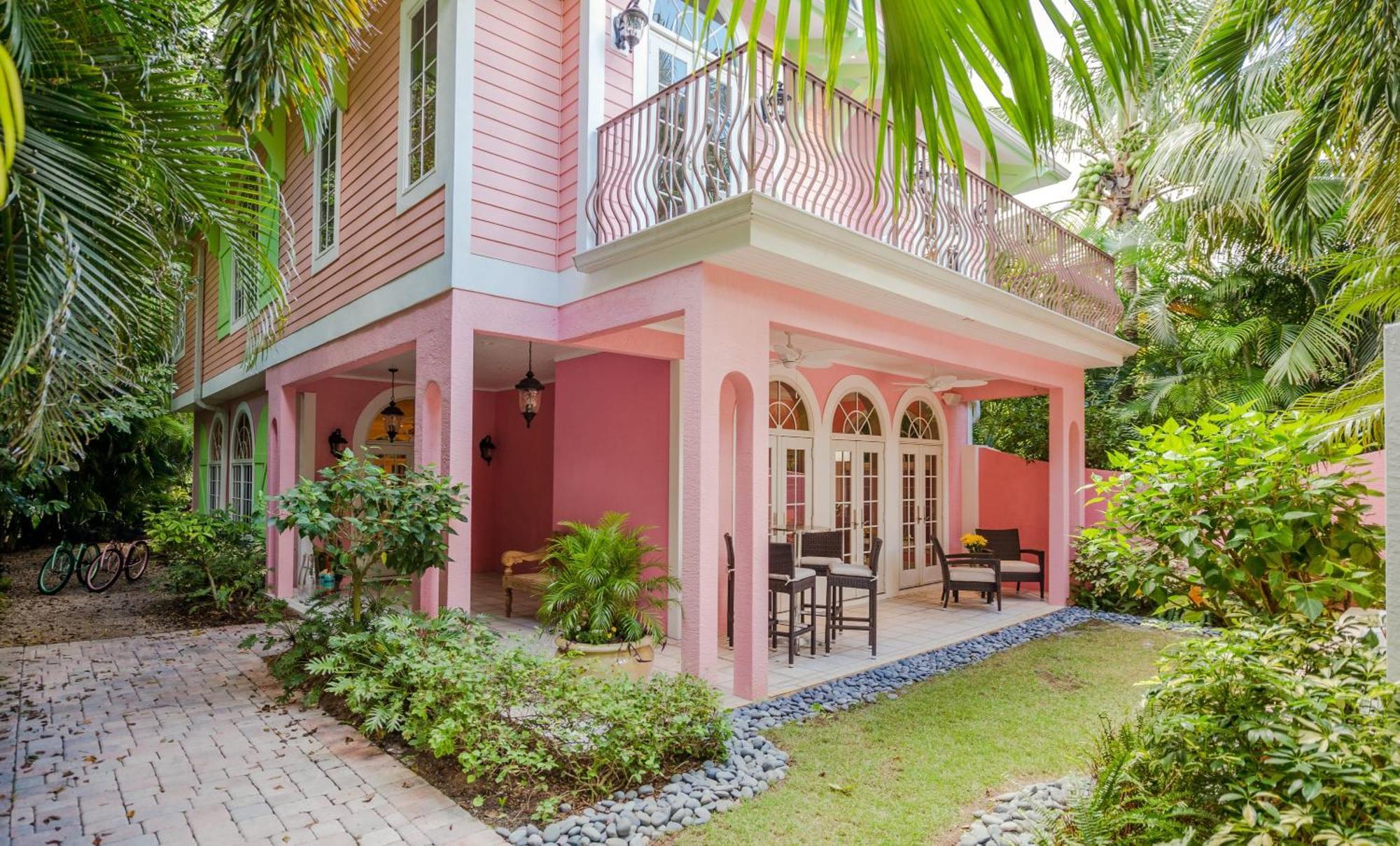 Waterfront Pink House With Private Dock & Pool *