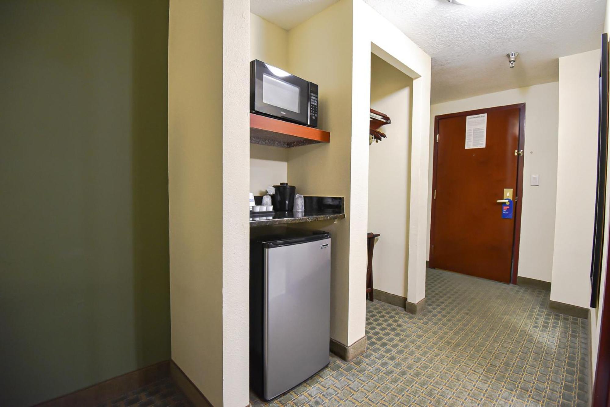 Hotel Express & By Ihg 2*