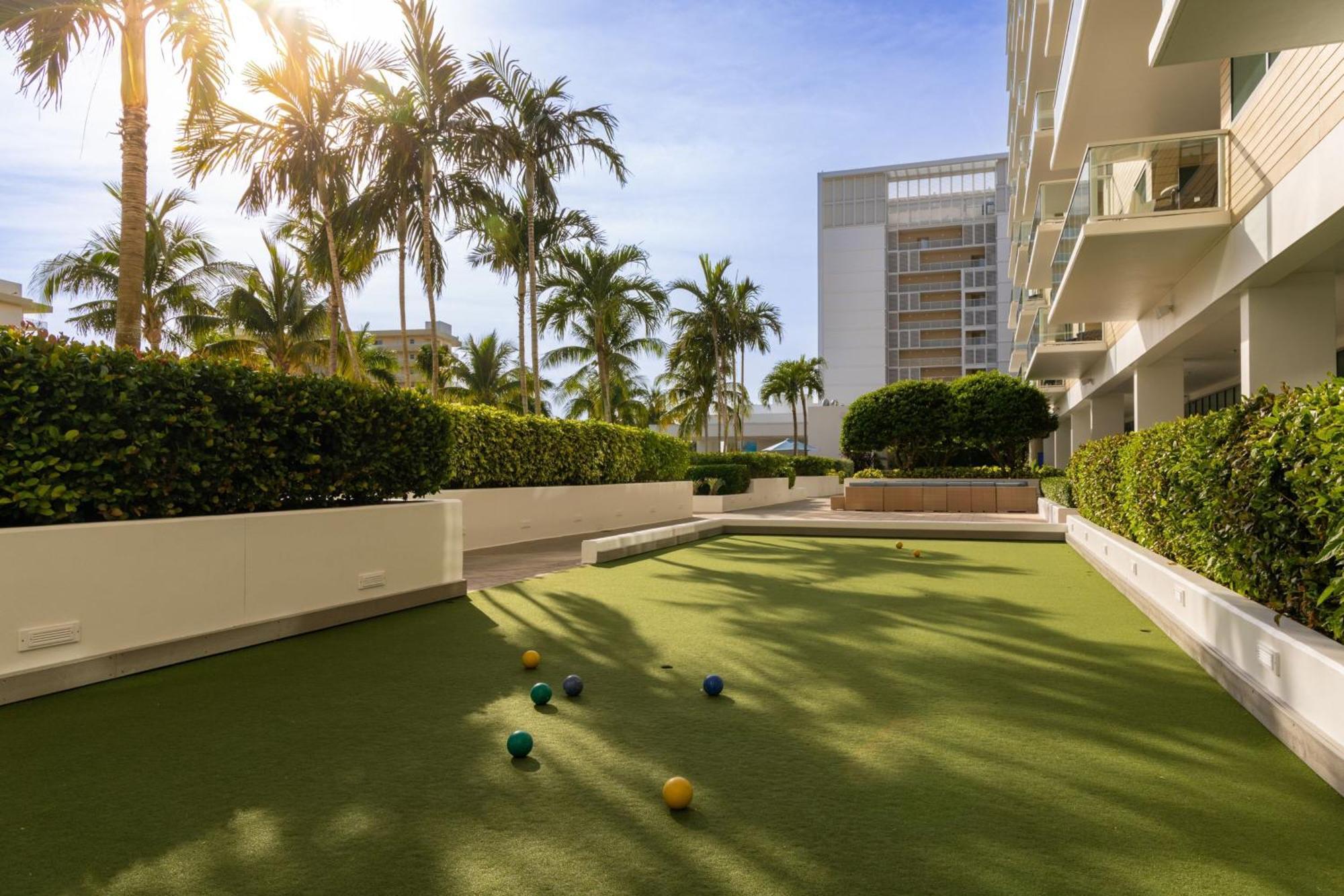 Marriott's Crystal Shores Hotel