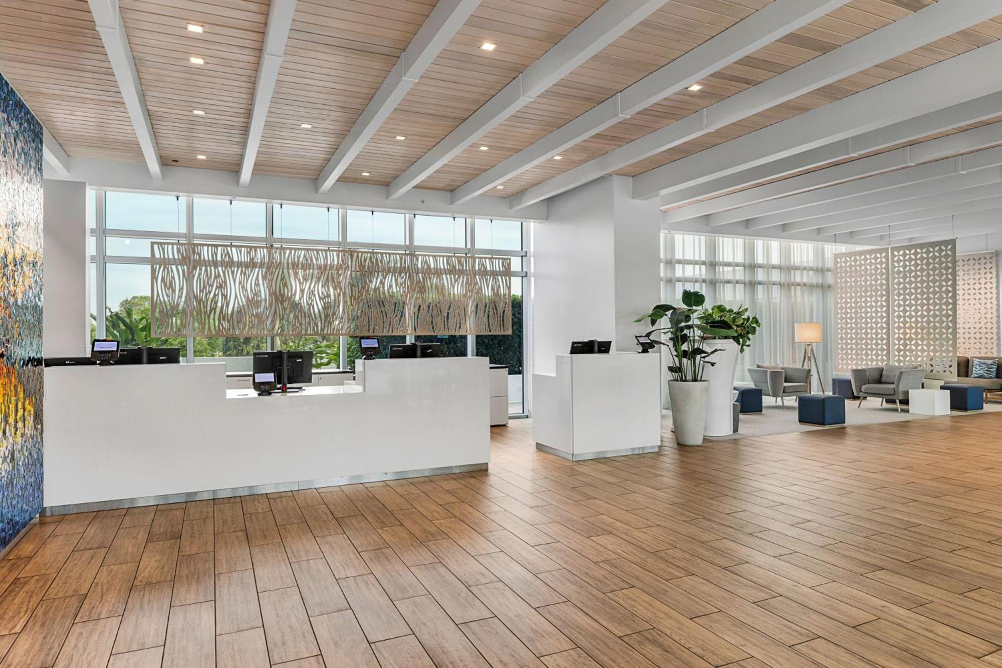Marriott's Crystal Shores Hotel