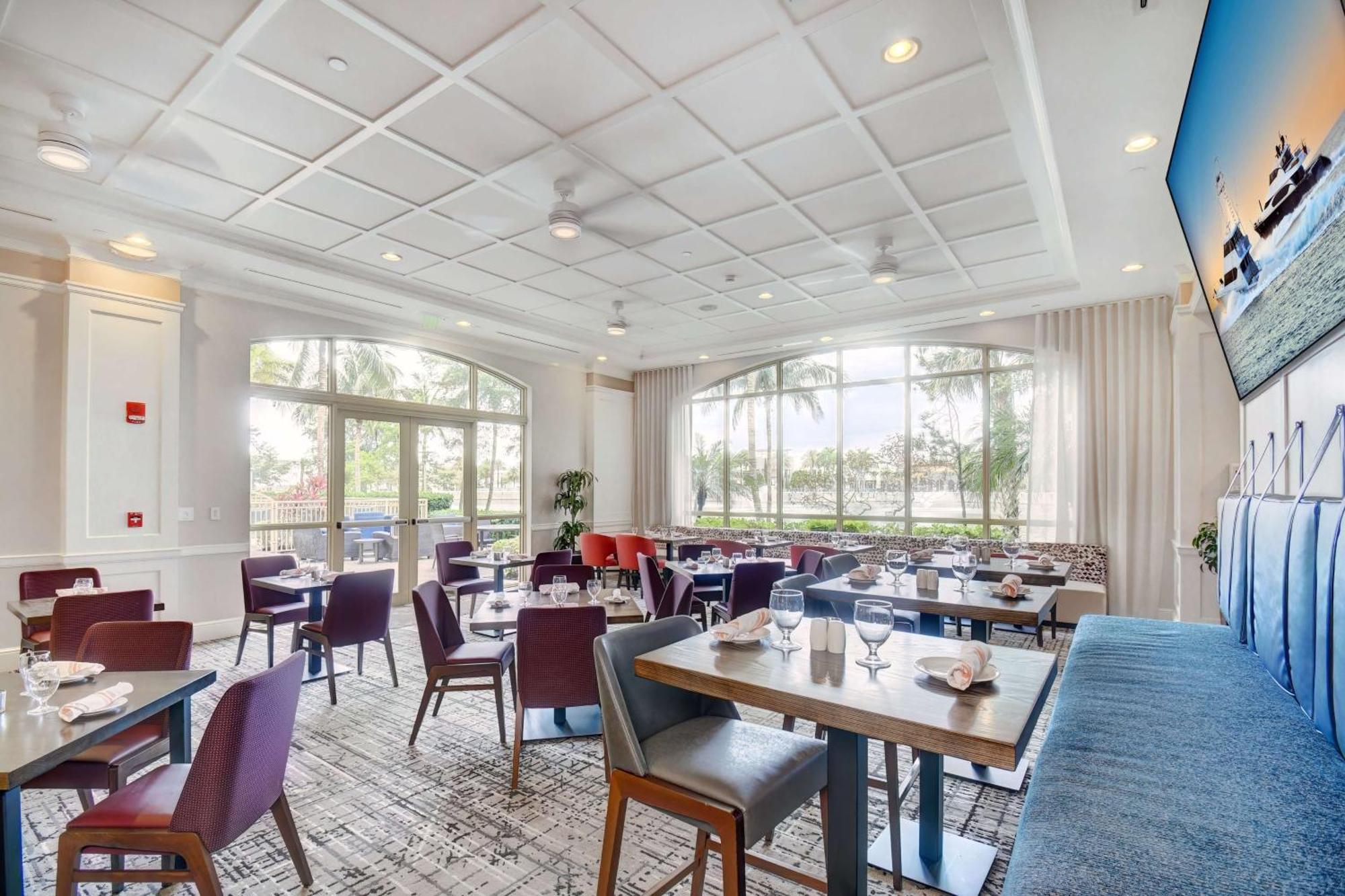 Hilton Garden Palm Gardens 3*