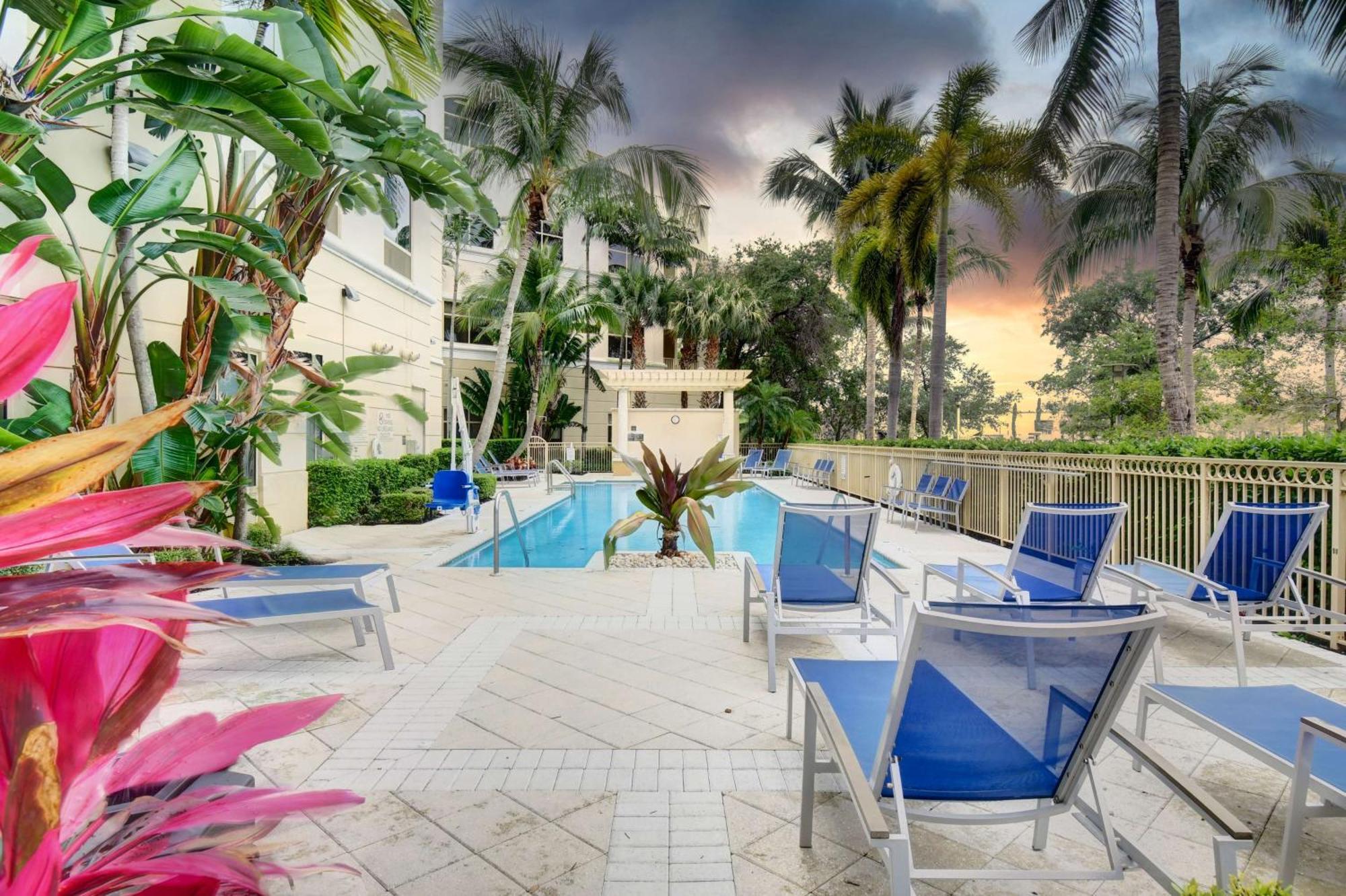 Hilton Garden Palm Gardens