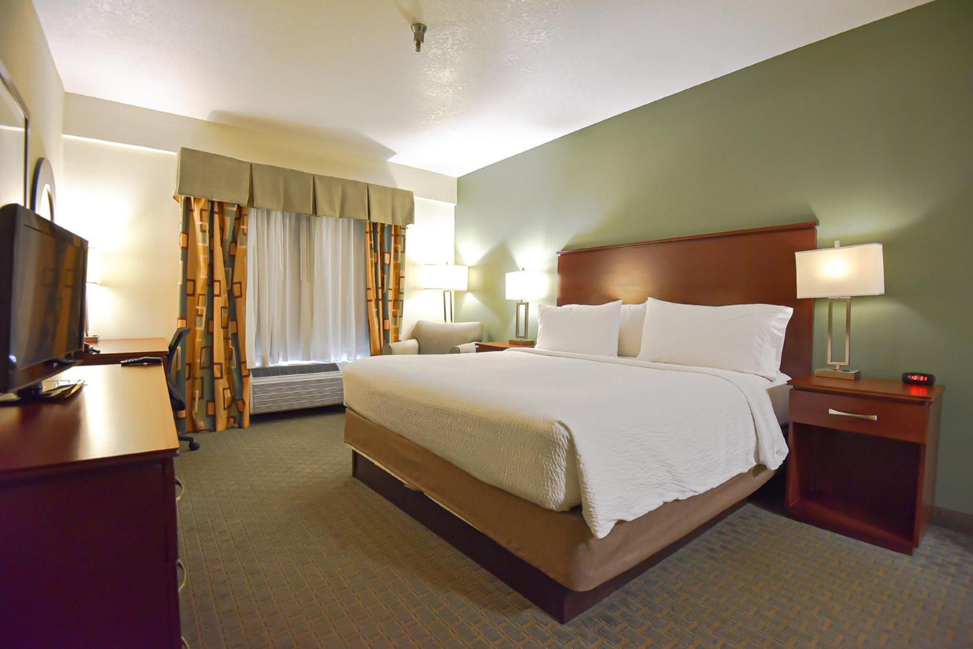 Hotel Express & By Ihg 2*
