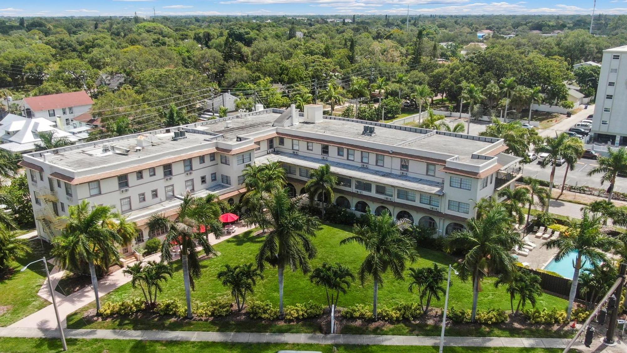 Hotel Crystal Bay Historic