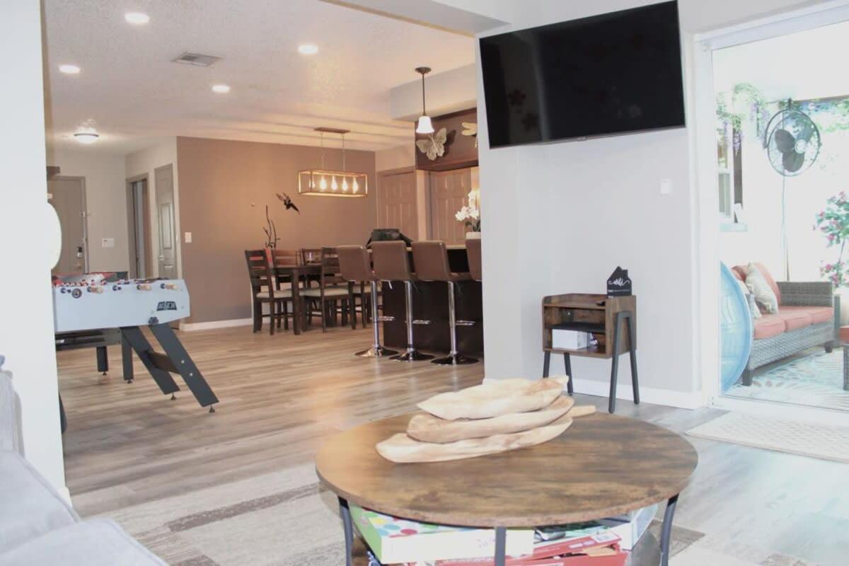 Charming W Private Heated Pool & Hot Tub