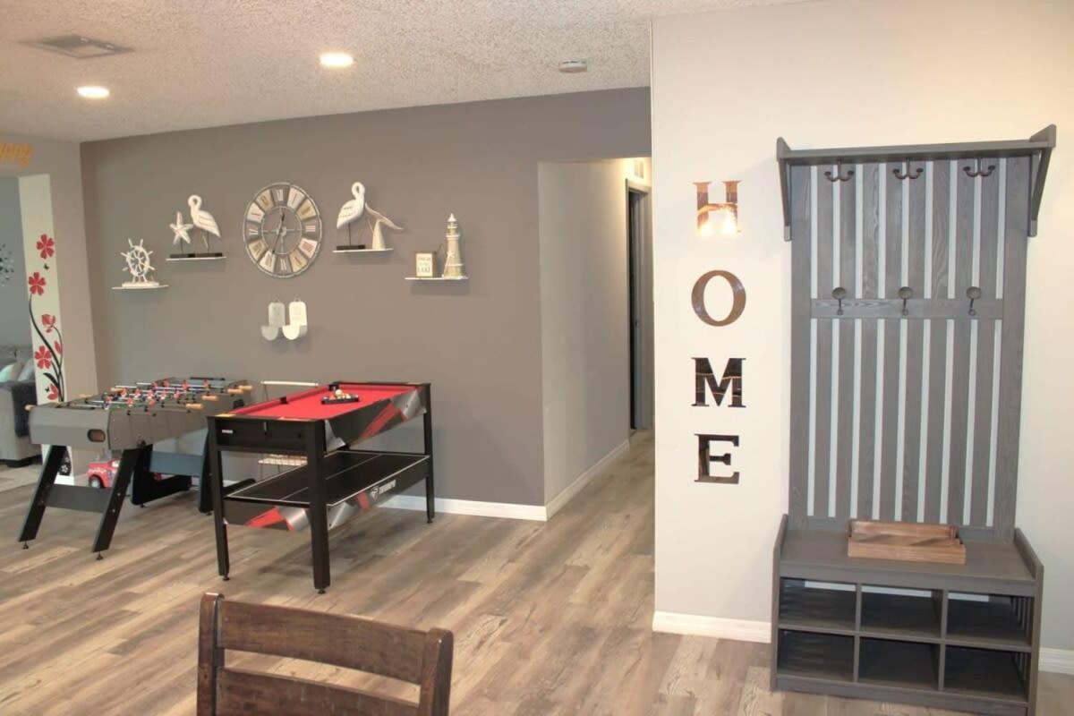 Charming W Private Heated Pool & Hot Tub Holiday home