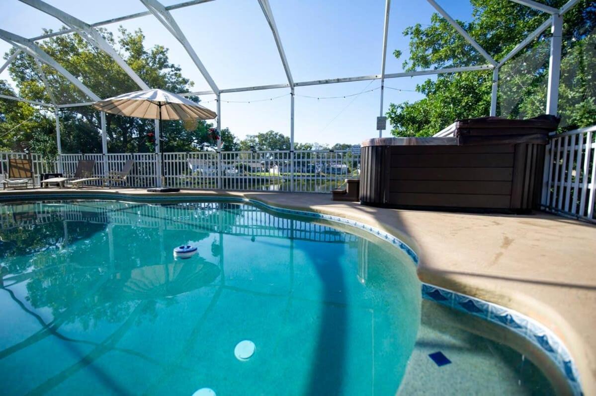 Holiday home Charming W Private Heated Pool & Hot Tub