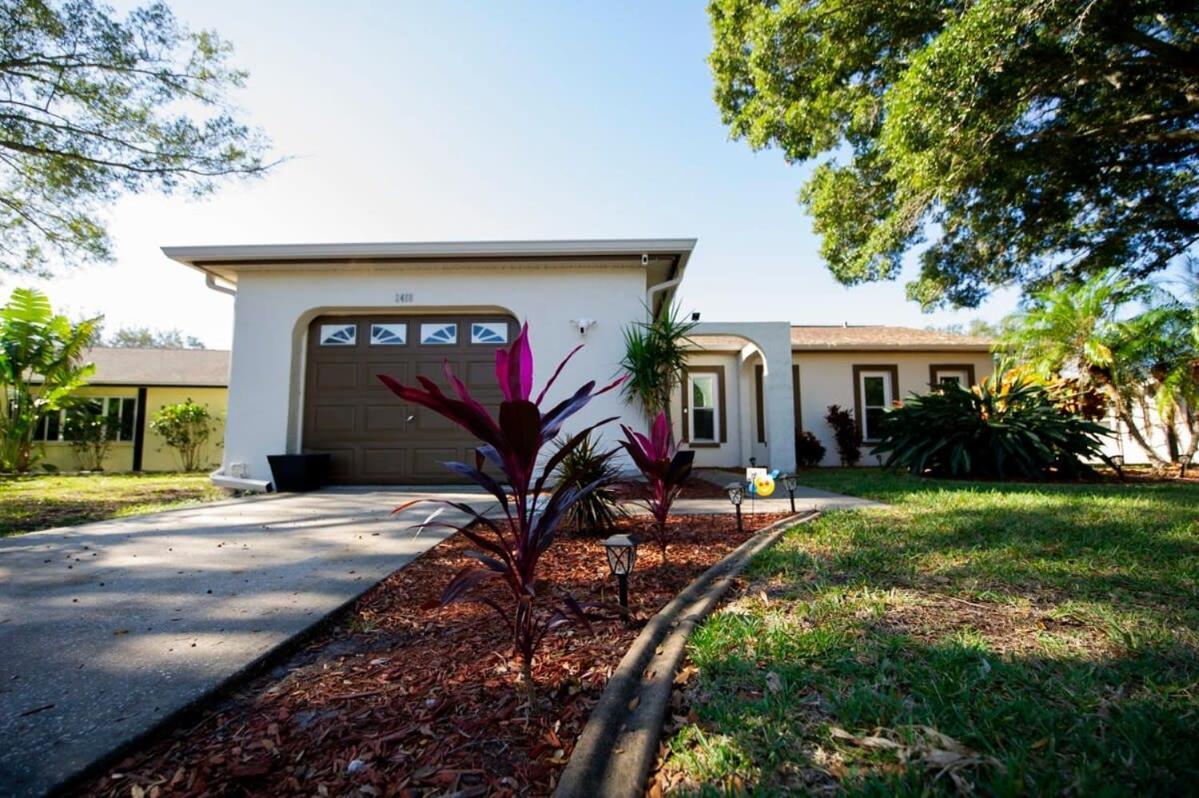 Charming W Private Heated Pool & Hot Tub Holiday home Palm Harbor