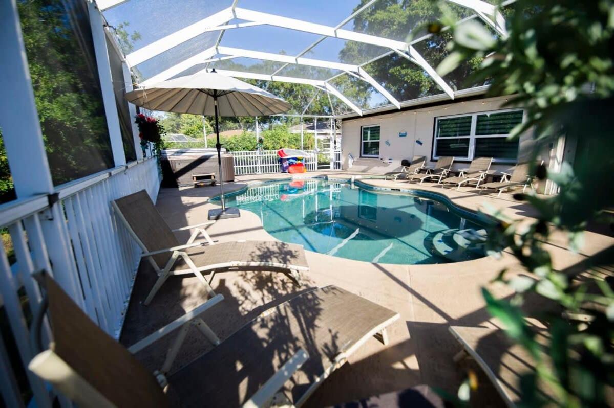 Charming W Private Heated Pool & Hot Tub Palm Harbor