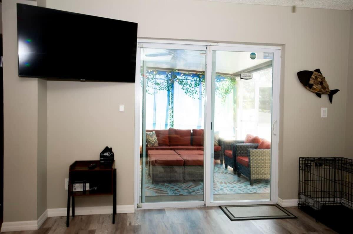 Charming W Private Heated Pool & Hot Tub Holiday home