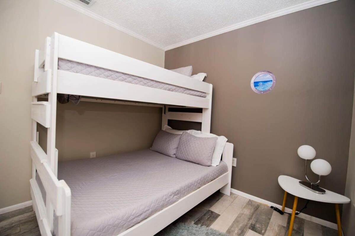 Holiday home Charming W Private Heated Pool & Hot Tub *