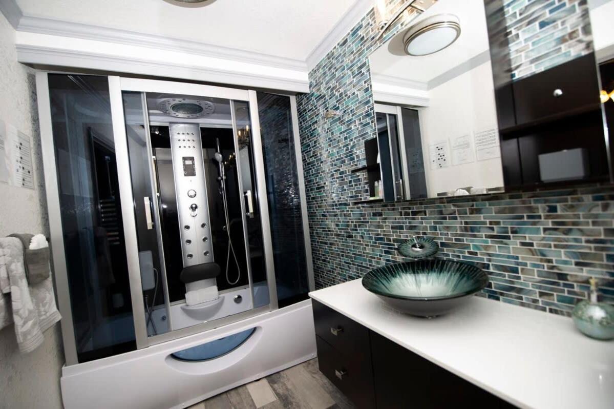 Charming W Private Heated Pool & Hot Tub