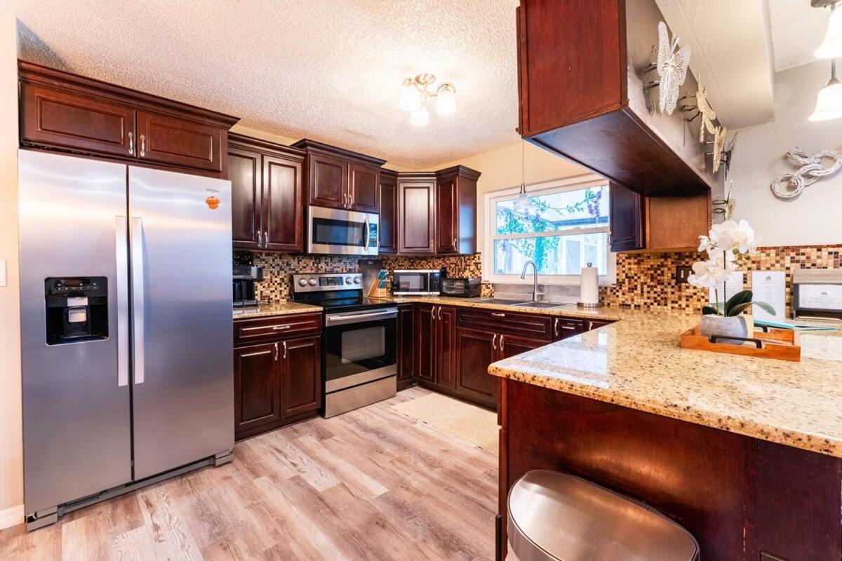 Holiday home Charming W Private Heated Pool & Hot Tub Palm Harbor