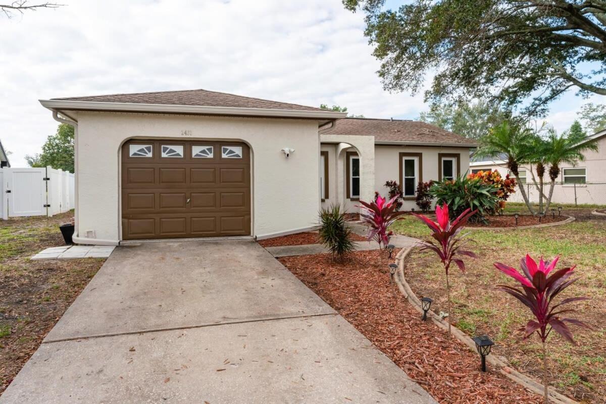 Holiday home Charming W Private Heated Pool & Hot Tub Palm Harbor