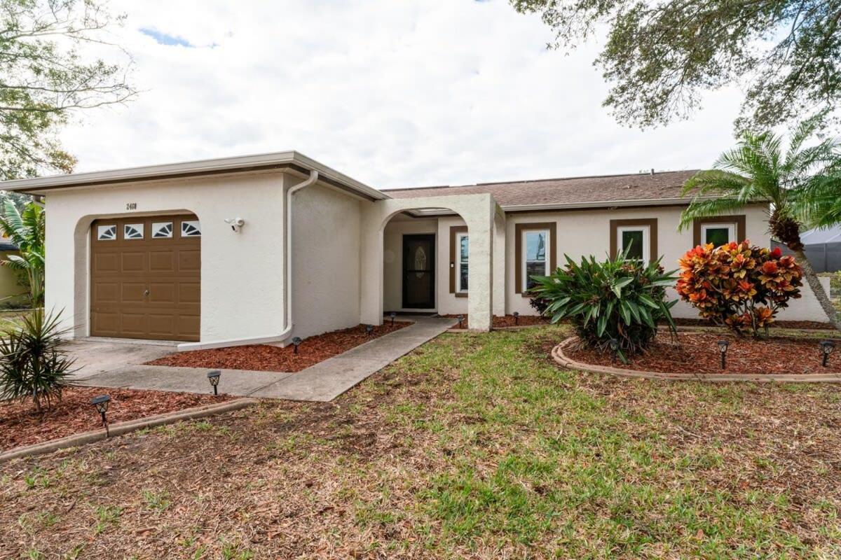 Holiday home Charming W Private Heated Pool & Hot Tub