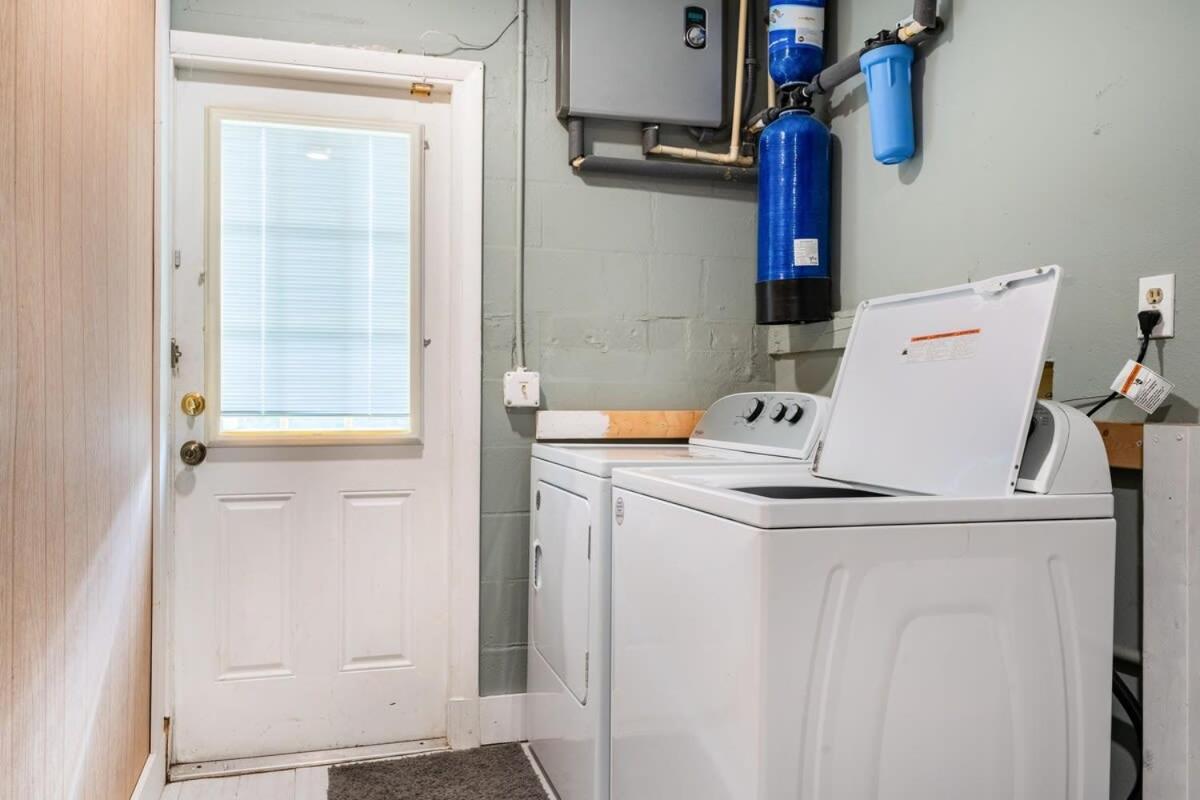 Charming W Private Heated Pool & Hot Tub Holiday home *