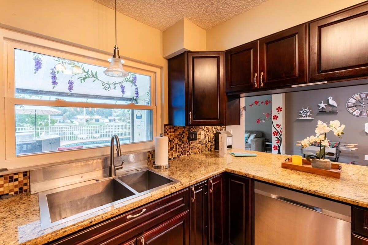 Holiday home Charming W Private Heated Pool & Hot Tub