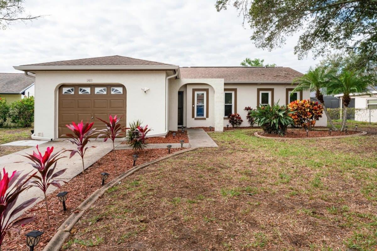 Charming W Private Heated Pool & Hot Tub Palm Harbor