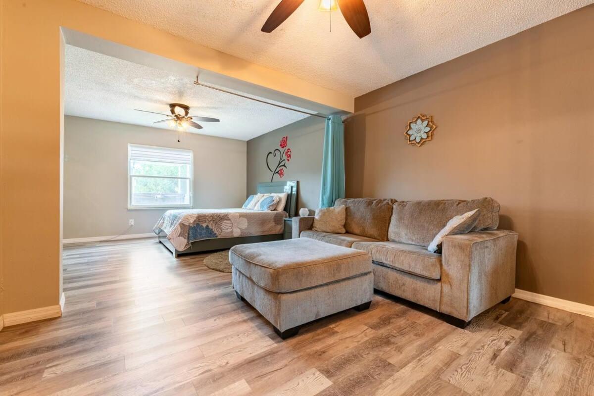 Charming W Private Heated Pool & Hot Tub * Palm Harbor