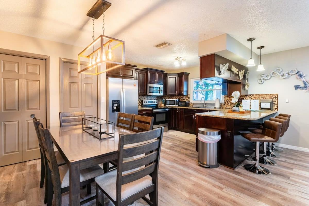 Holiday home Charming W Private Heated Pool & Hot Tub