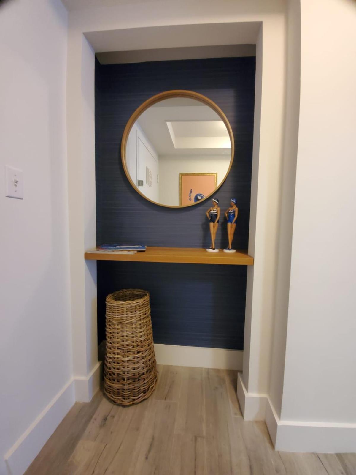 Cute 1 Bedroom Unit Located In In The Heart Of Coconut Grove Free Parking *