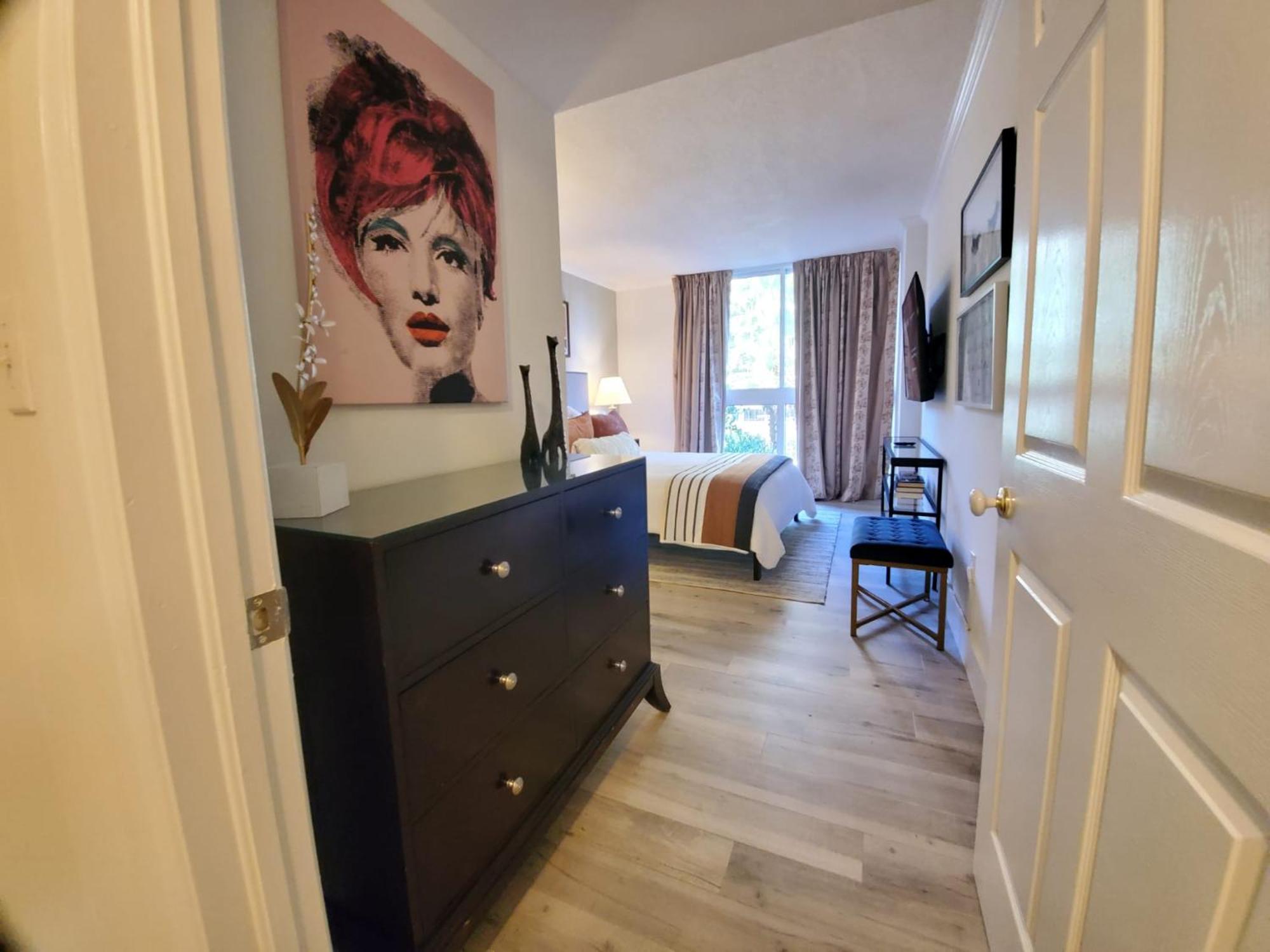 Cute 1 Bedroom Unit Located In In The Heart Of Coconut Grove Free Parking Holiday home