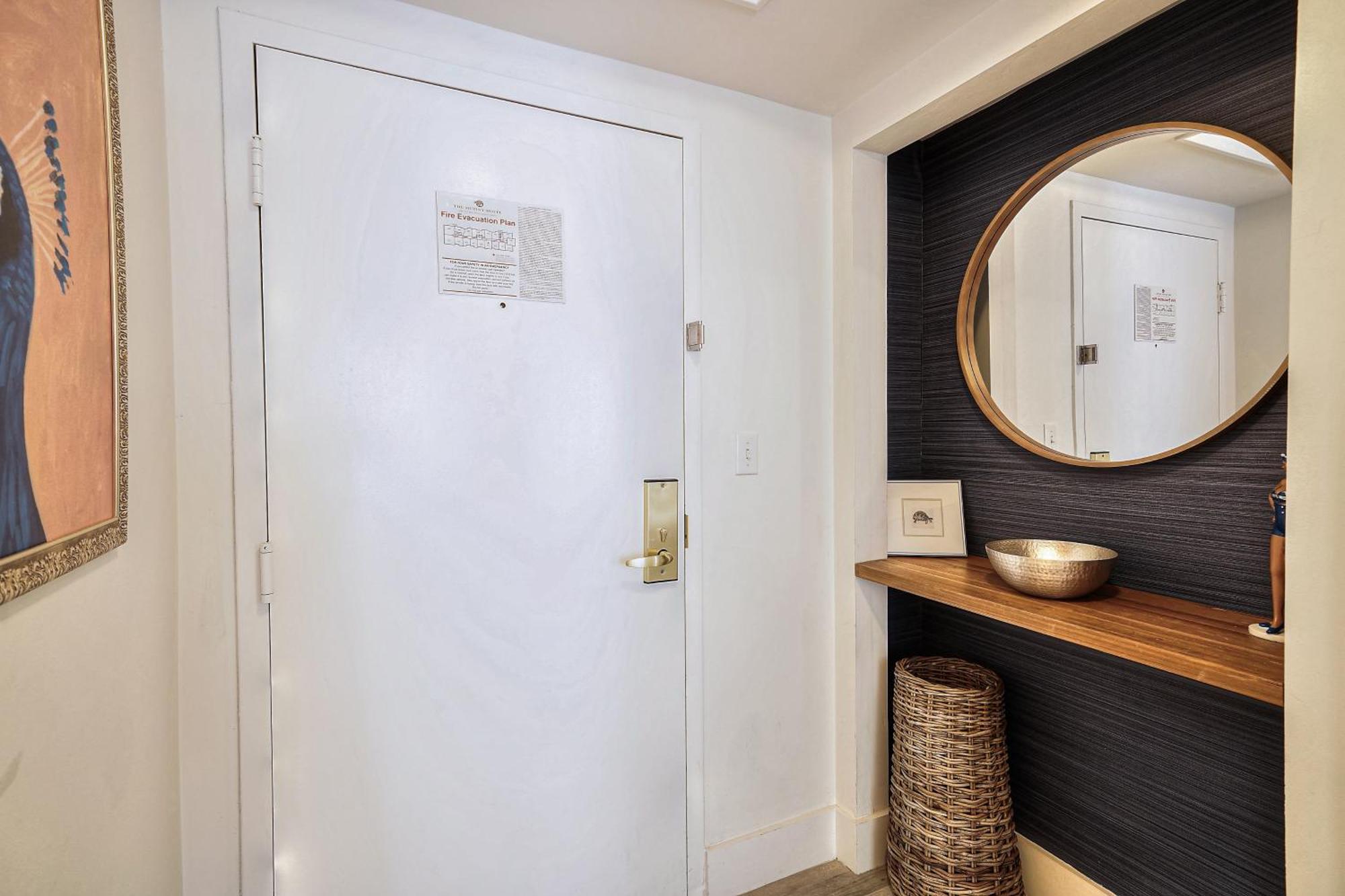 Cute 1 Bedroom Unit Located In In The Heart Of Coconut Grove Free Parking