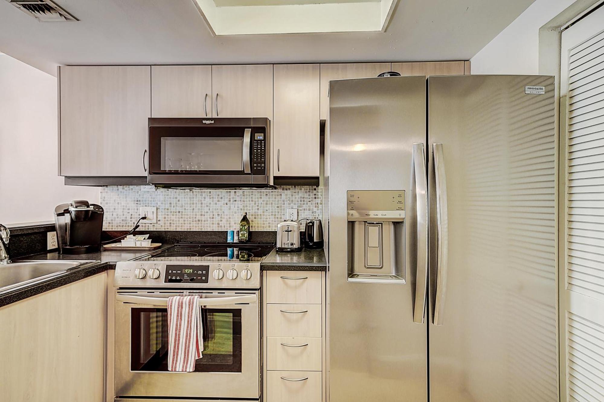Cute 1 Bedroom Unit Located In In The Heart Of Coconut Grove Free Parking