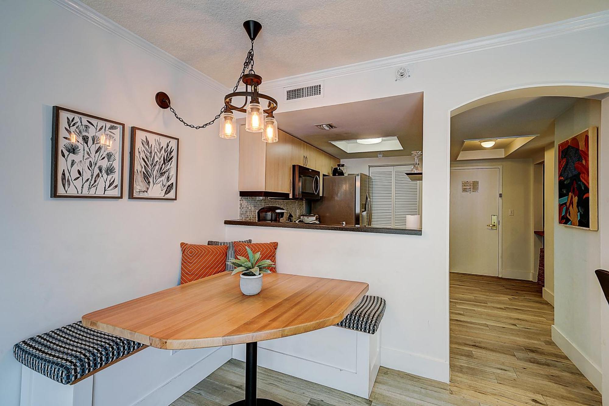 Cute 1 Bedroom Unit Located In In The Heart Of Coconut Grove Free Parking Miami