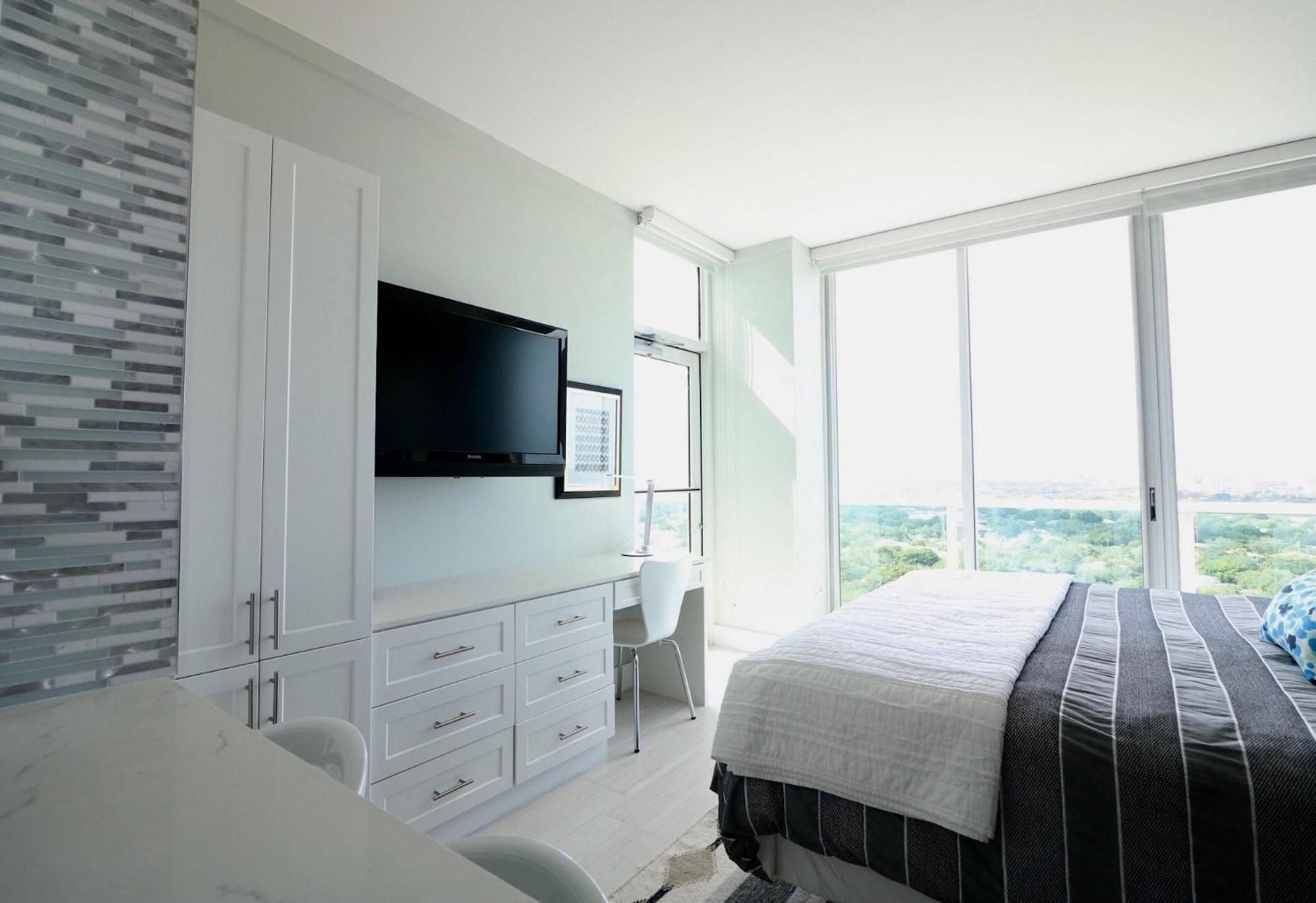 Coconut Grove 21st Floor Private Studio-parking & Wifi Included Apartment *