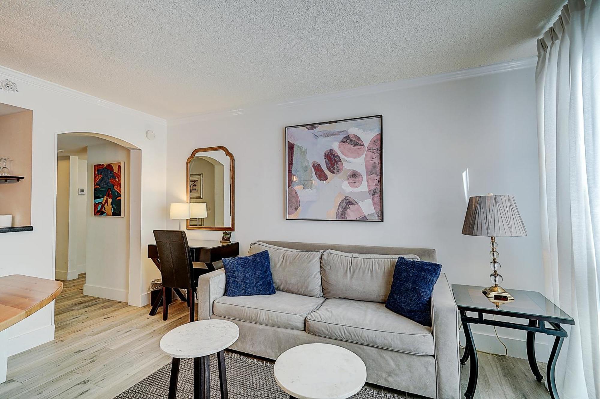 Cute 1 Bedroom Unit Located In In The Heart Of Coconut Grove Free Parking