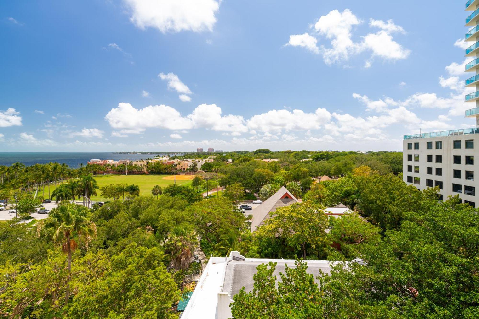 Coconut Grove Retreat 1 Bedroom With Bay Views Apartment *