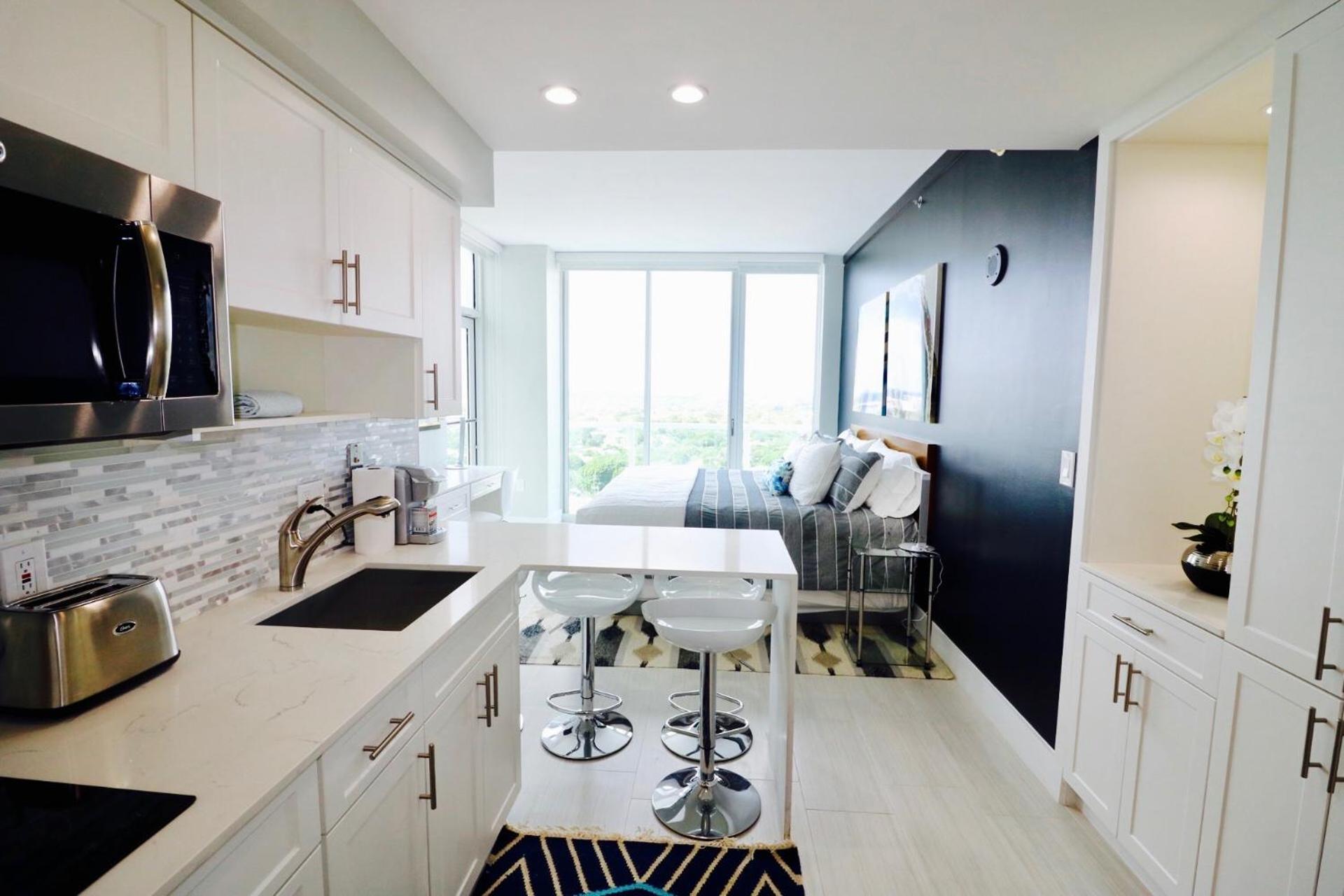 Coconut Grove 21st Floor Private Studio-parking & Wifi Included Miami