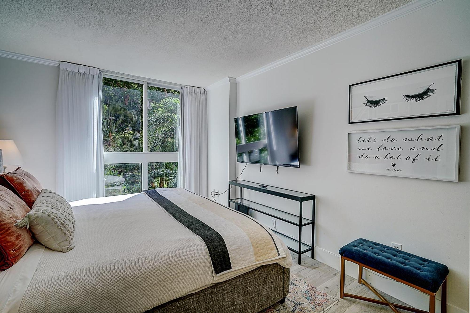 Cute 1 Bedroom Unit Located In In The Heart Of Coconut Grove Free Parking * Miami