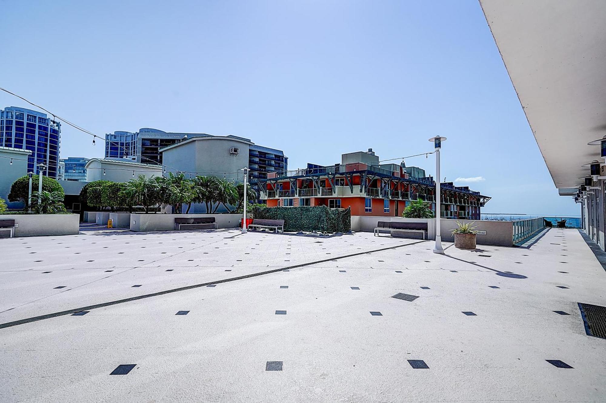 Coconut Grove 21st Floor Private Studio-parking & Wifi Included