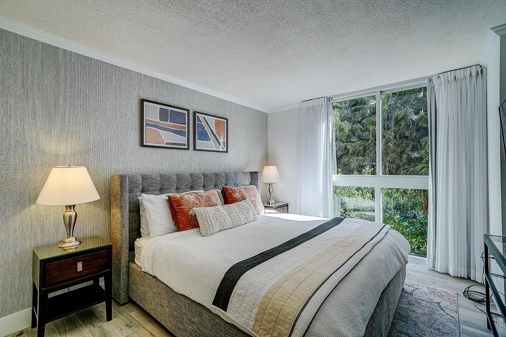 Cute 1 Bedroom Unit Located In In The Heart Of Coconut Grove Free Parking