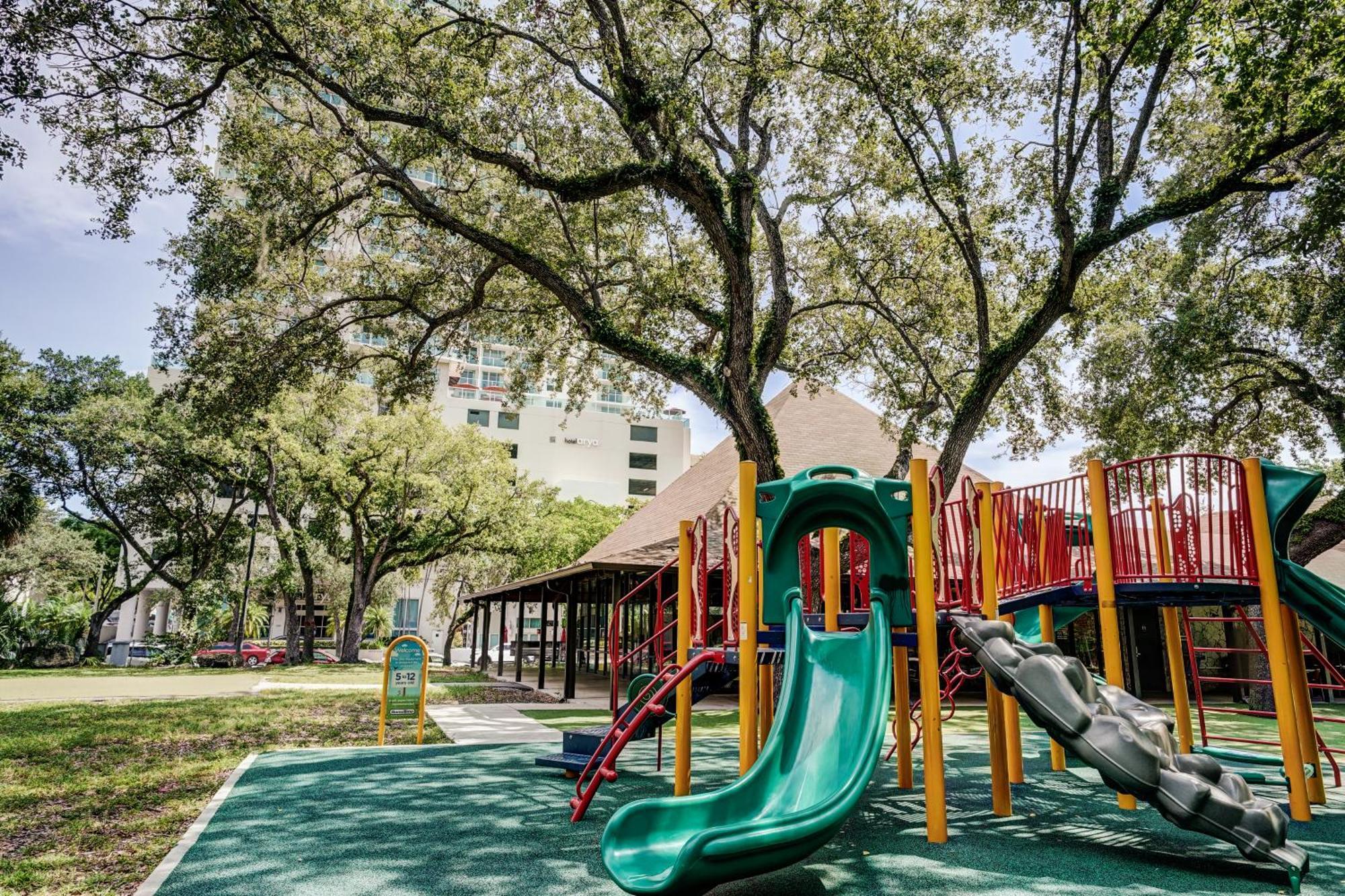 Cute 1 Bedroom Unit Located In In The Heart Of Coconut Grove Free Parking Miami