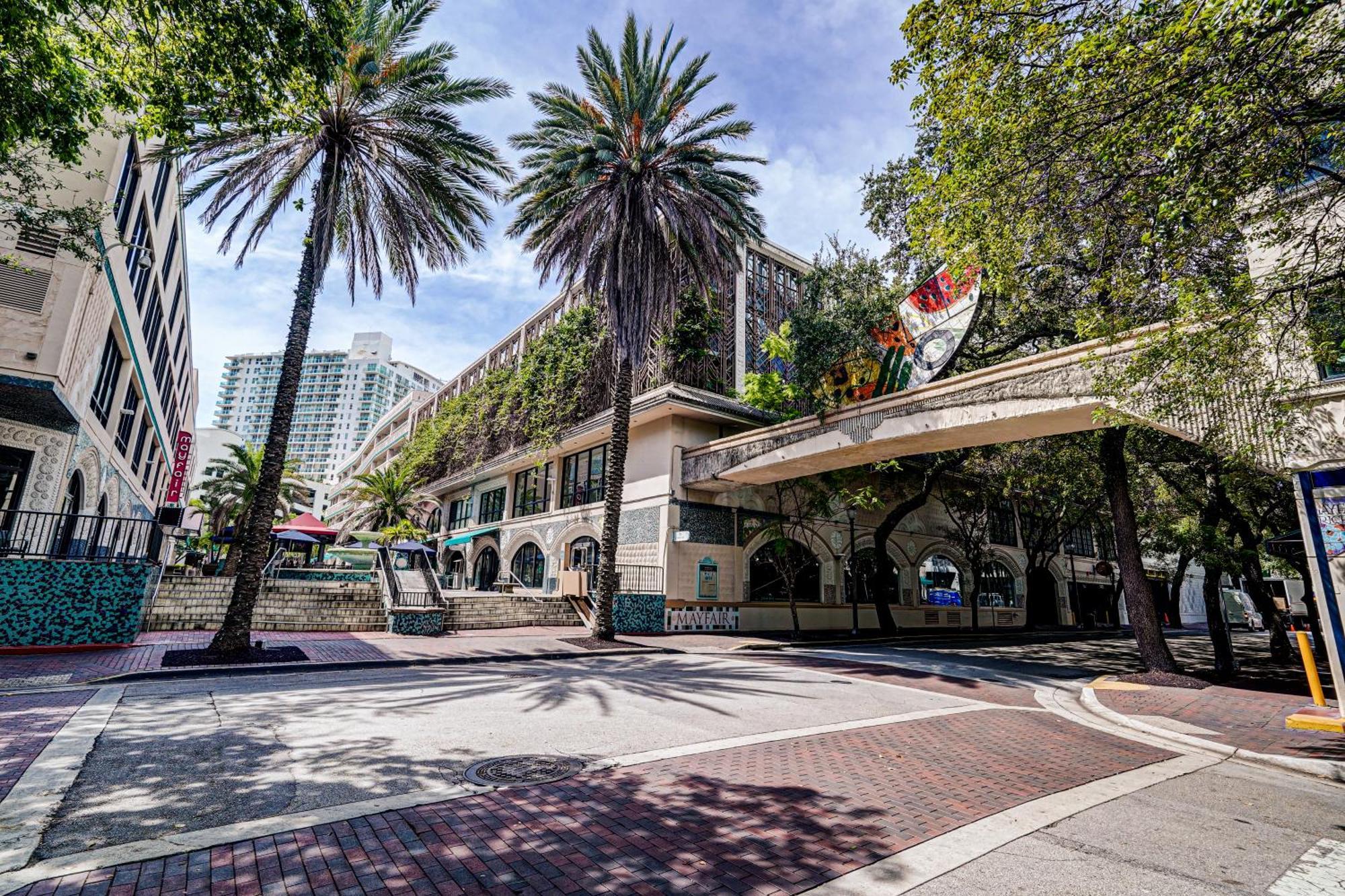 Cute 1 Bedroom Unit Located In In The Heart Of Coconut Grove Free Parking * Miami