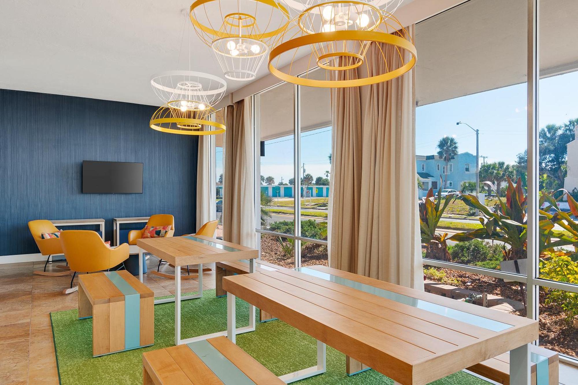 Spark By Hilton Ormond Oceanfront Hotel
