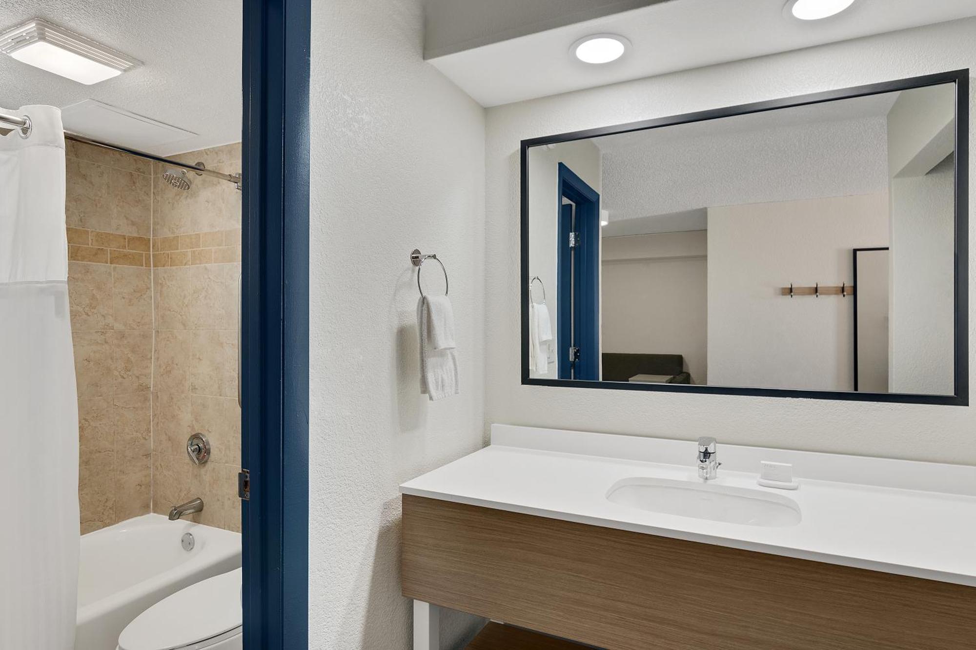 Spark By Hilton Ormond Oceanfront 3*